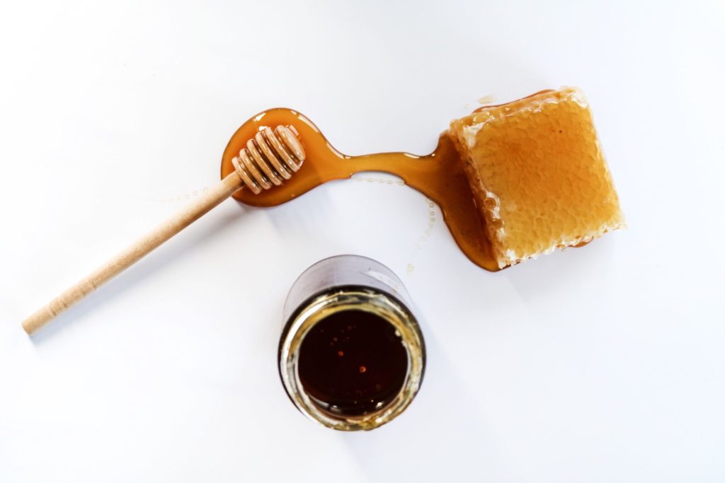 Honey on Keto: How Many Carbs Are in Honey